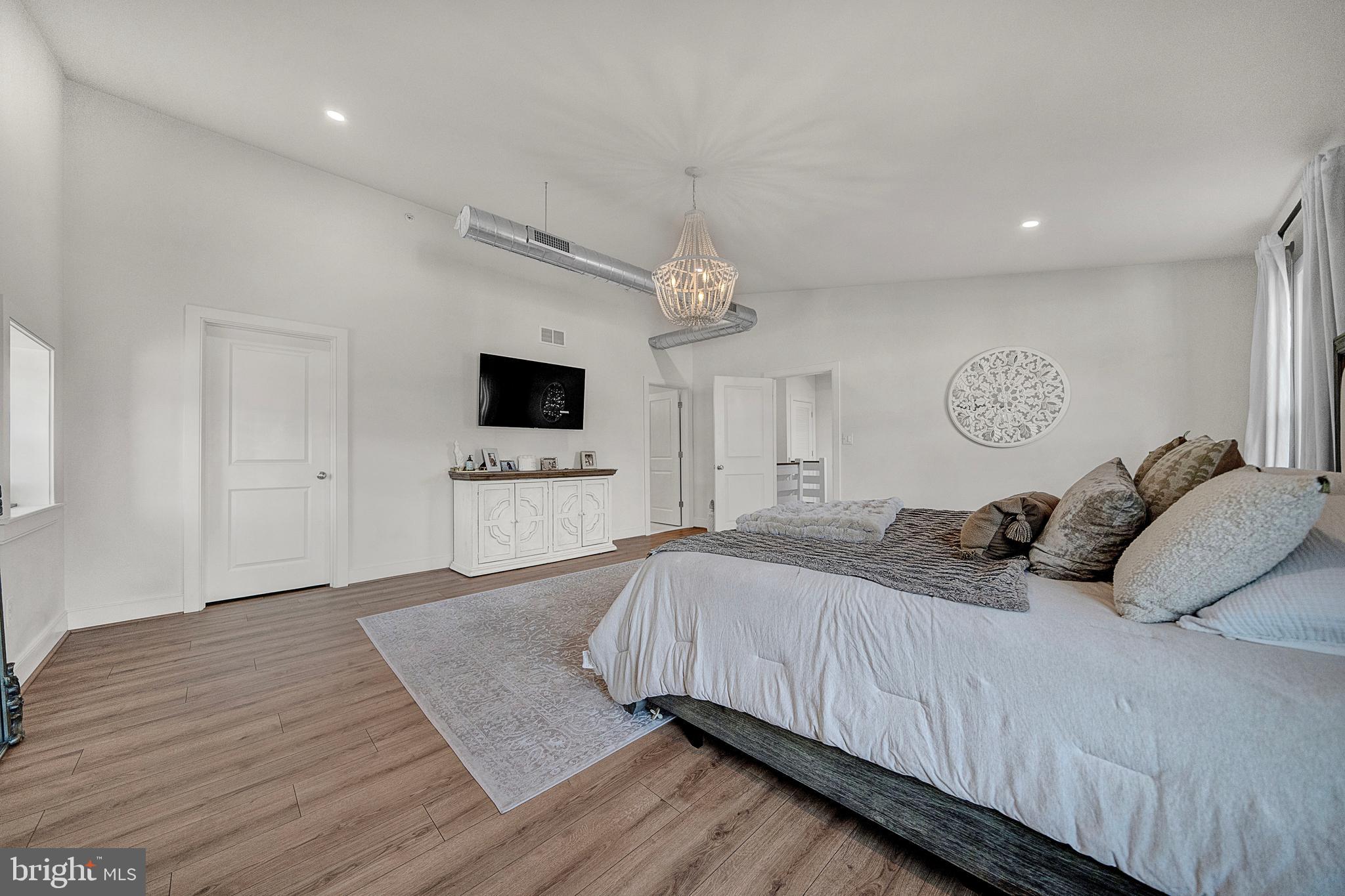 304 E Hector St #3