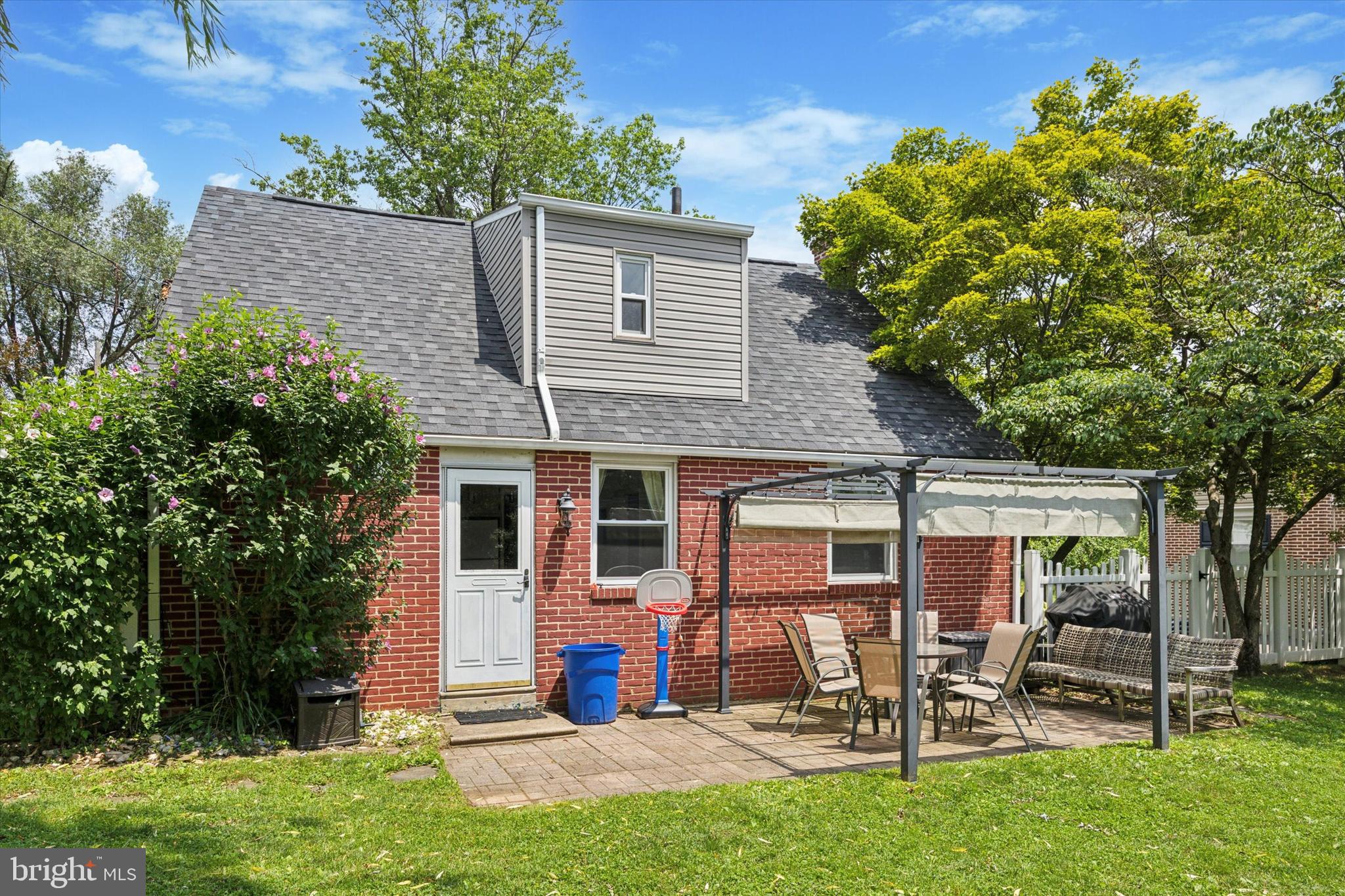 123 SPRING LANE