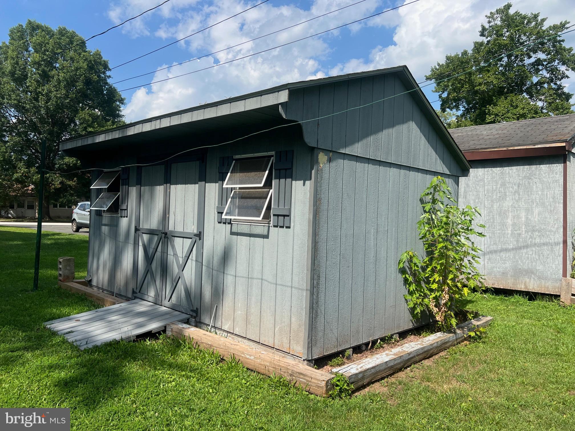 162 MAPLE AVENUE