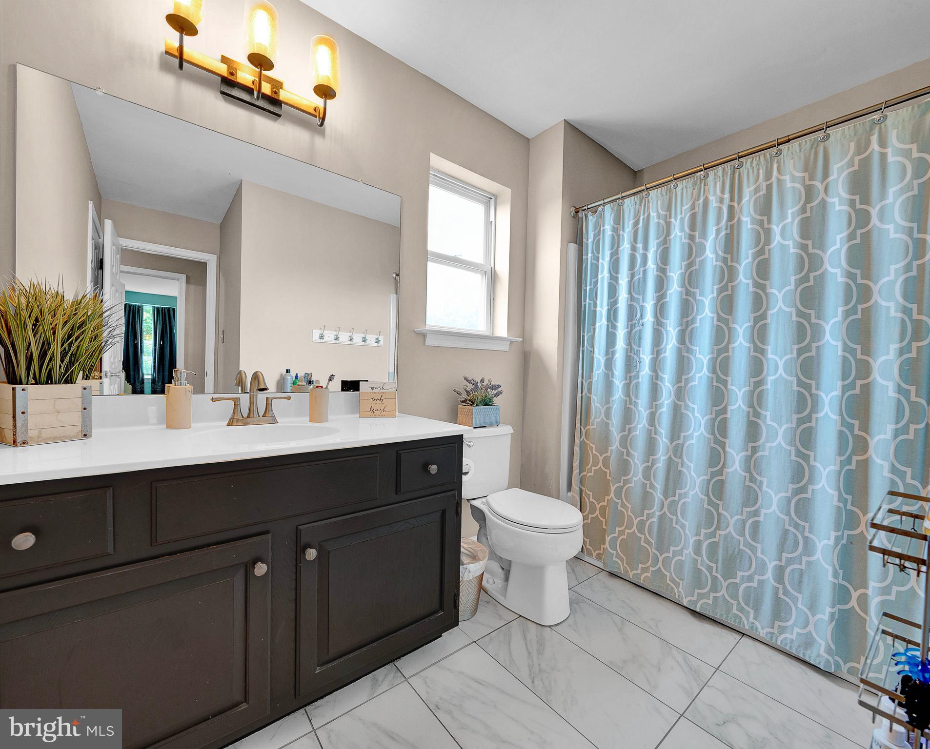 1005 DORCHESTER LANE