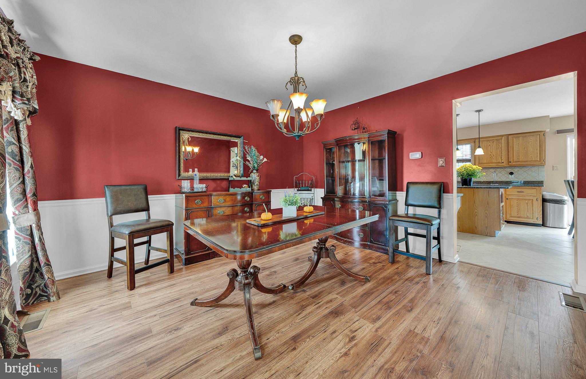 1005 DORCHESTER LANE