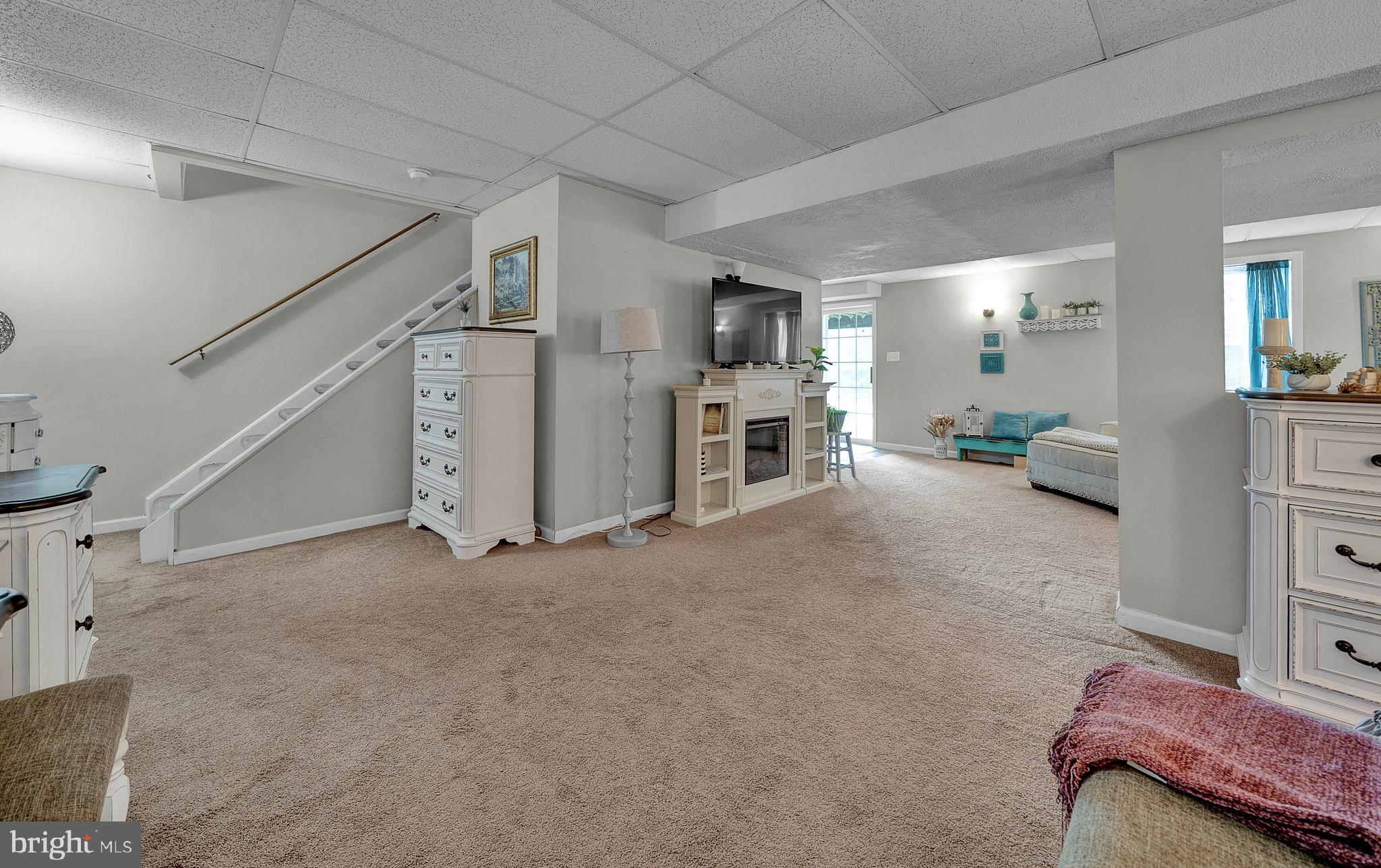1005 DORCHESTER LANE