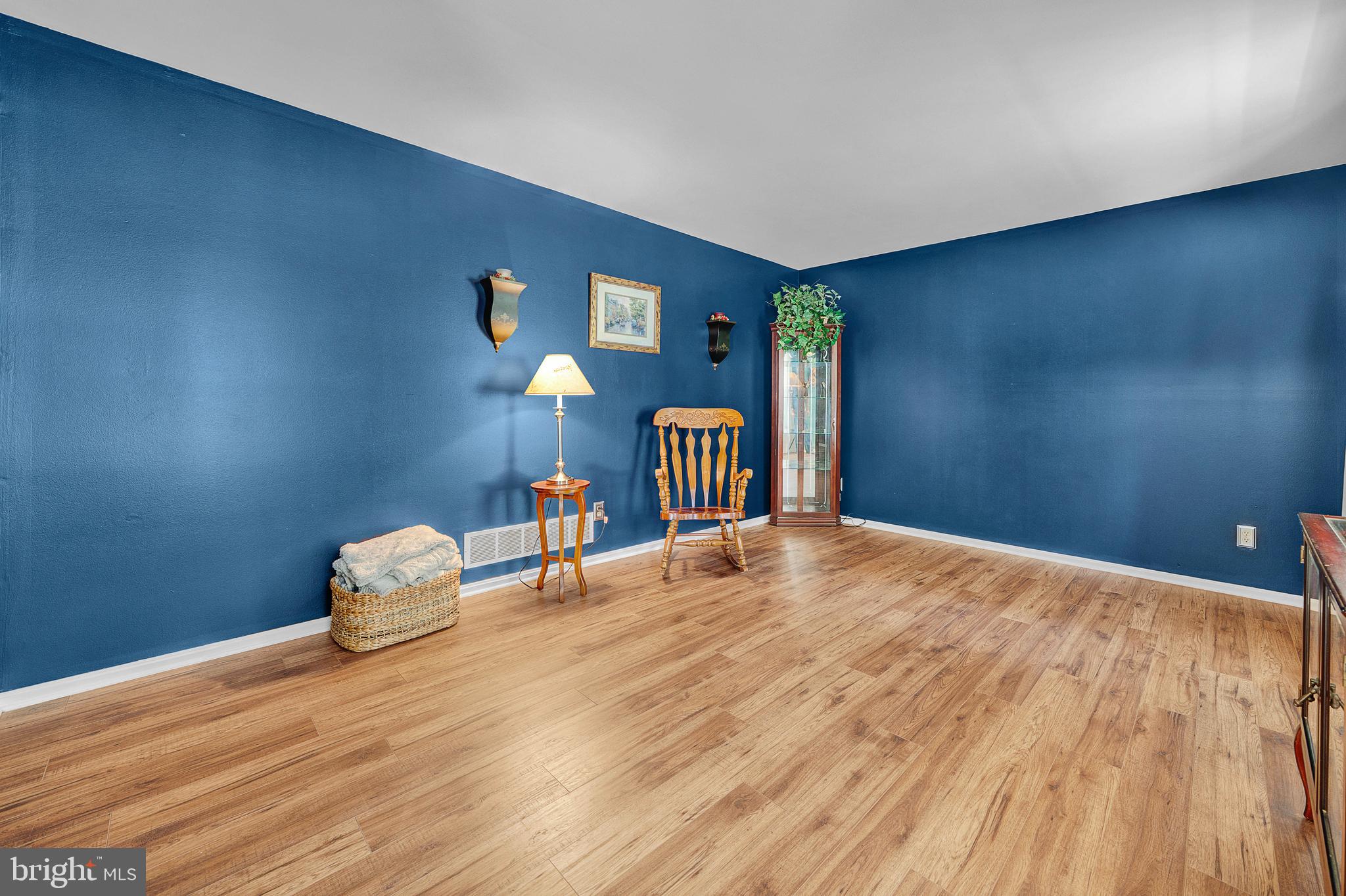 1005 DORCHESTER LANE