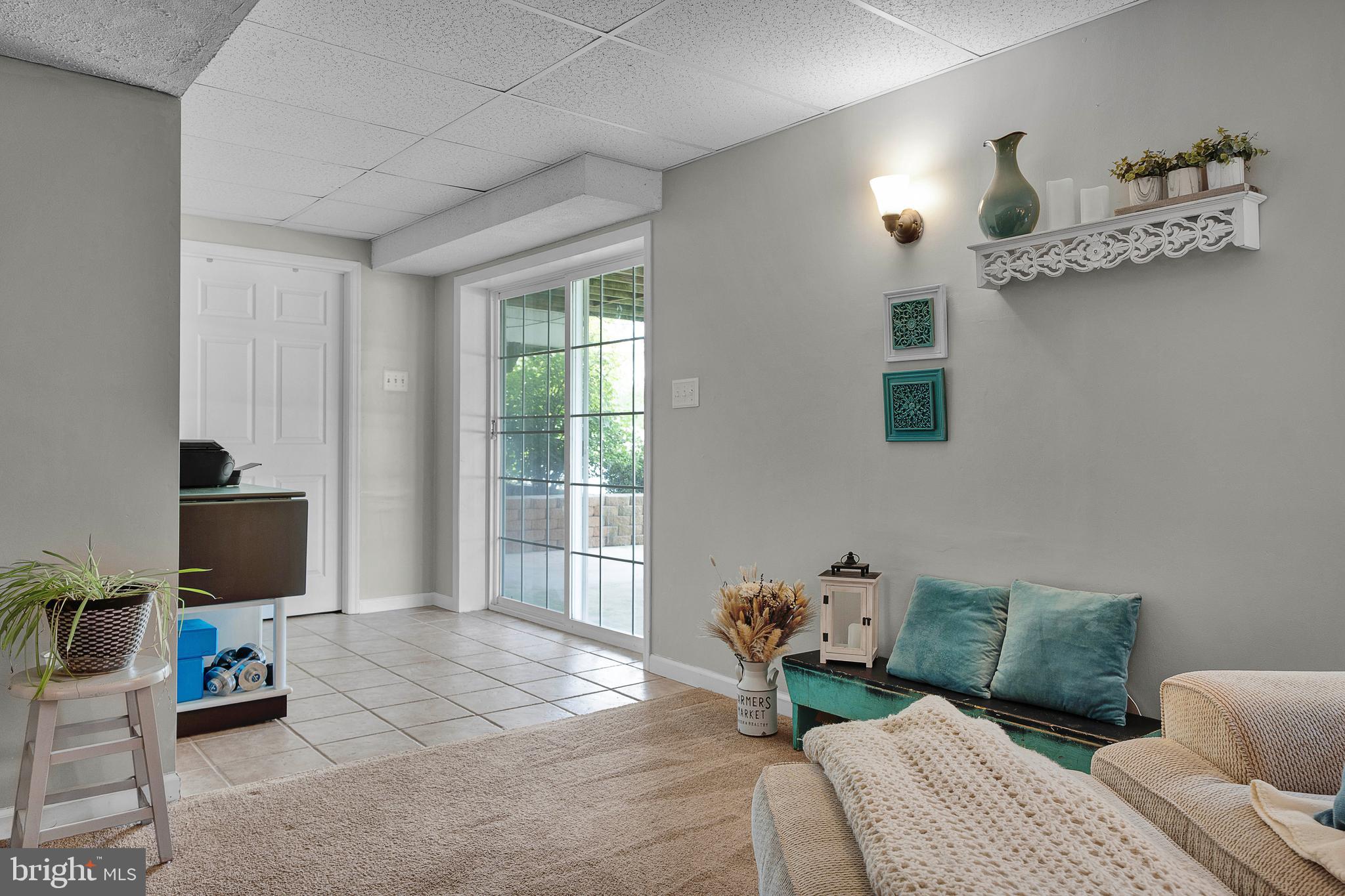 1005 DORCHESTER LANE