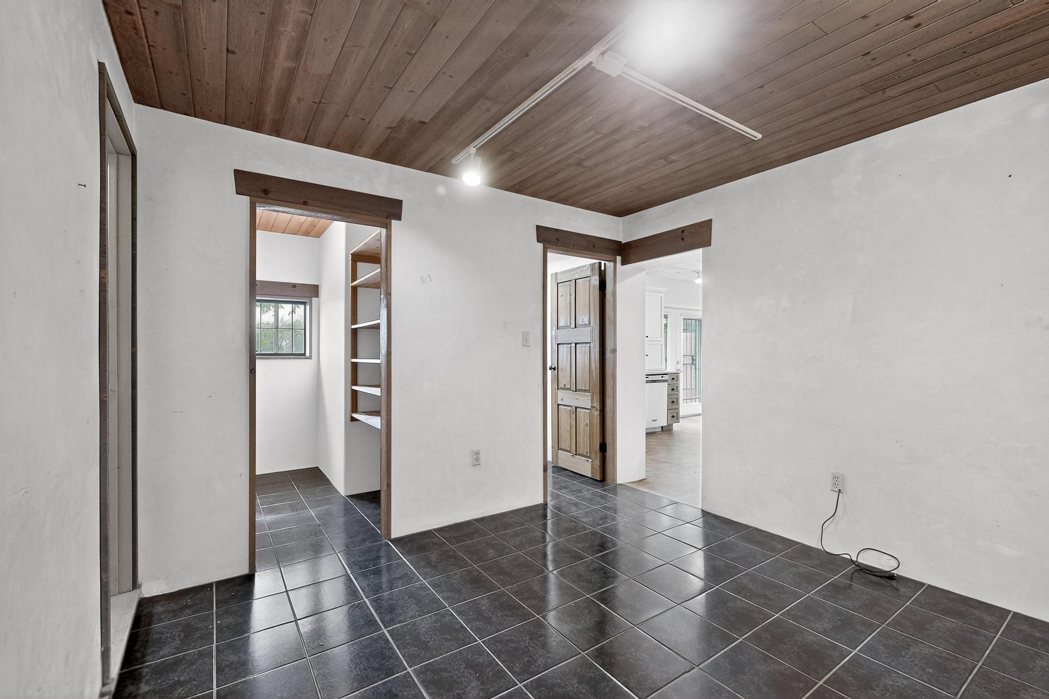1042 County Rd 41