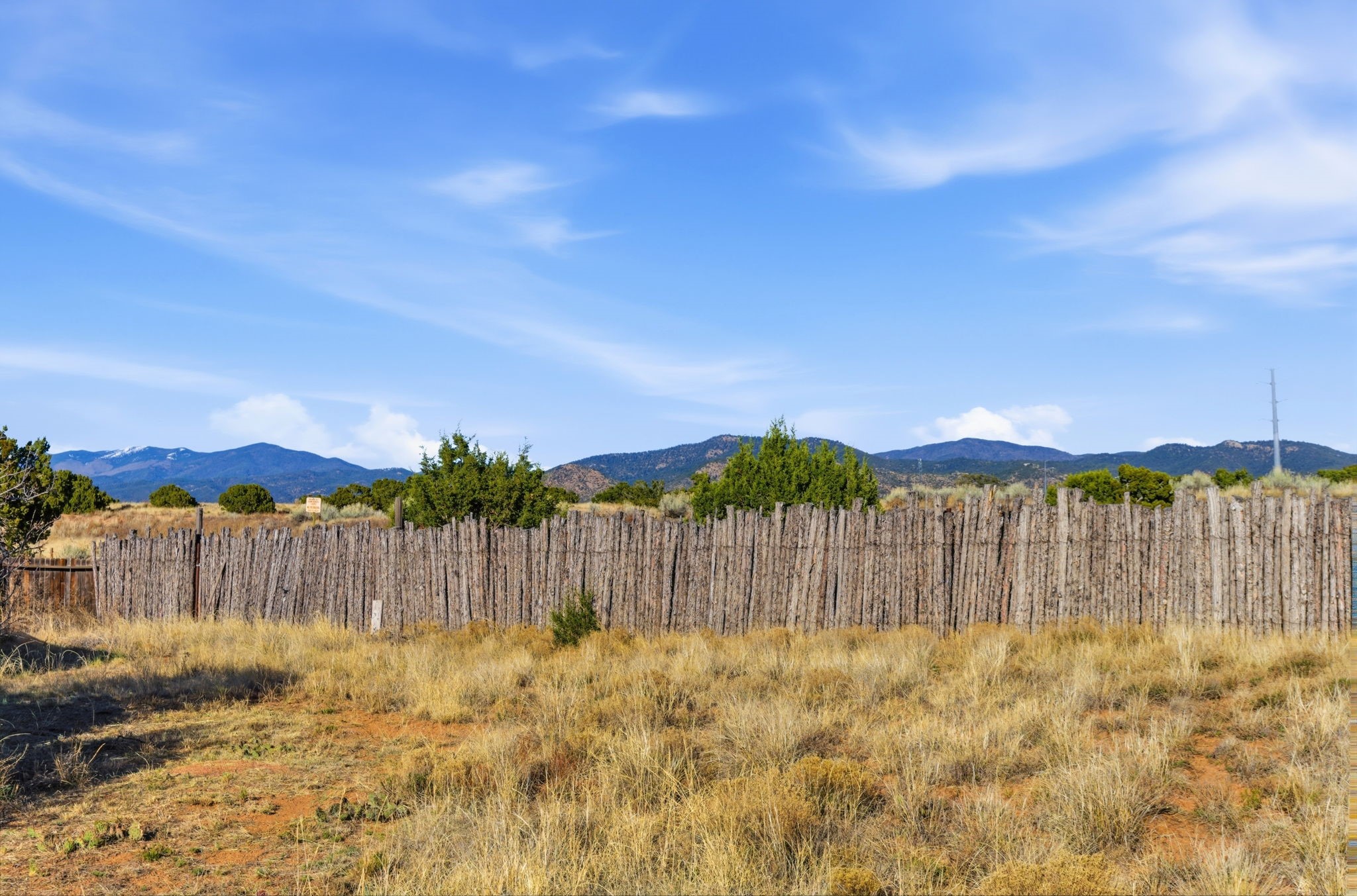 2702 La Silla Dorada