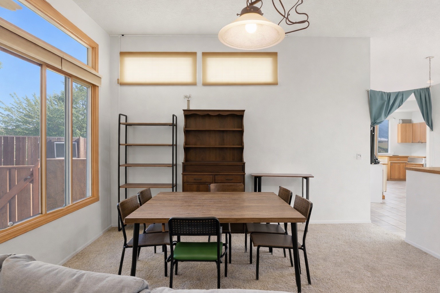 2702 La Silla Dorada