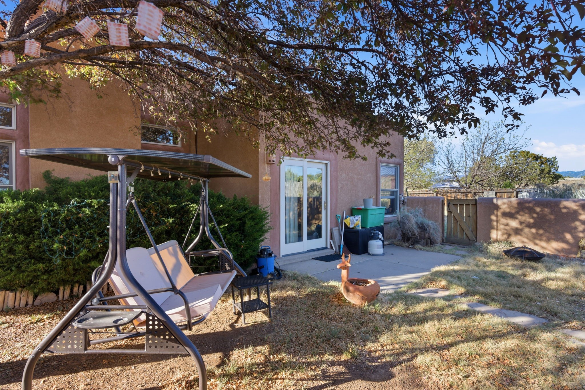 2702 La Silla Dorada