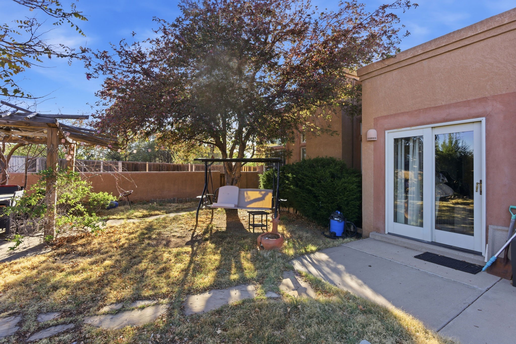 2702 La Silla Dorada