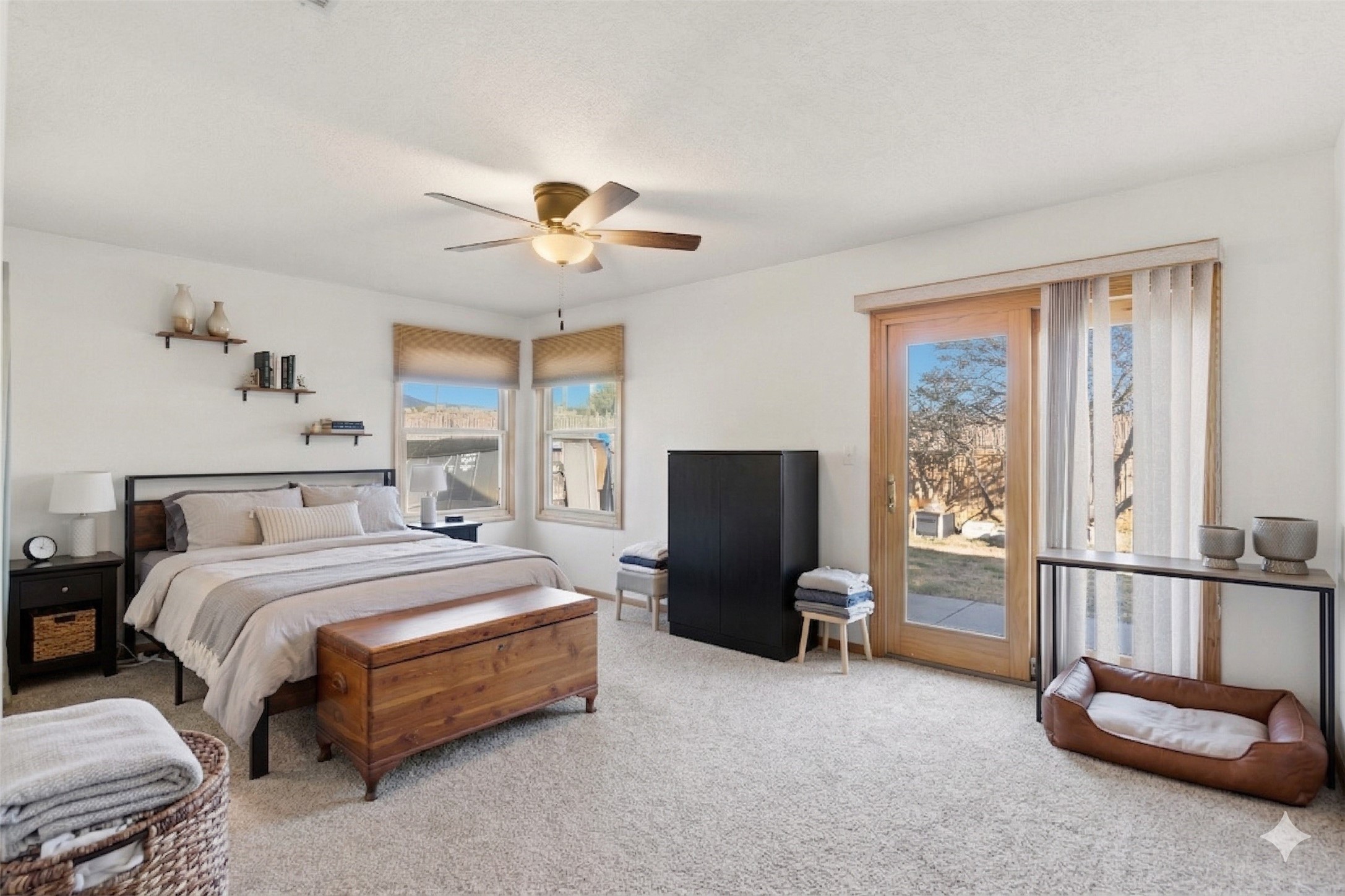 2702 La Silla Dorada