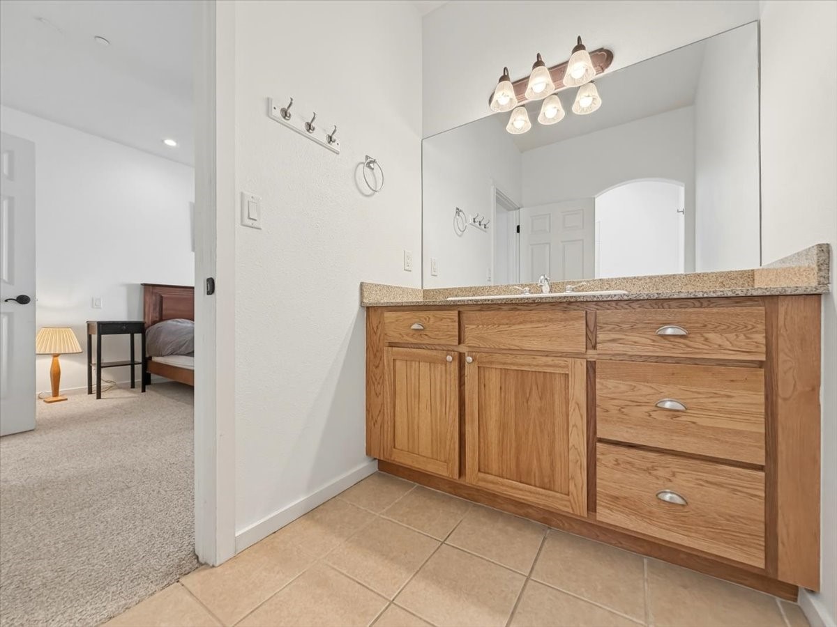 601 San Mateo 200