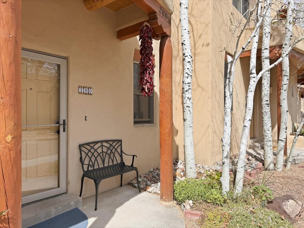 601 San Mateo 200