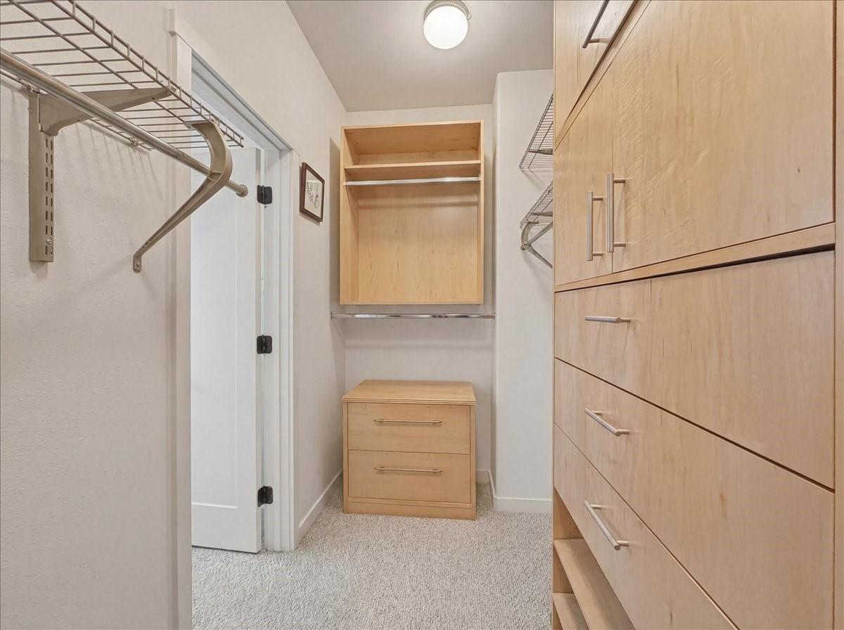 601 San Mateo 200