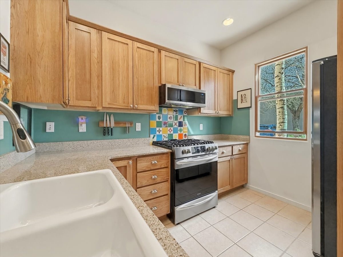 601 San Mateo 200