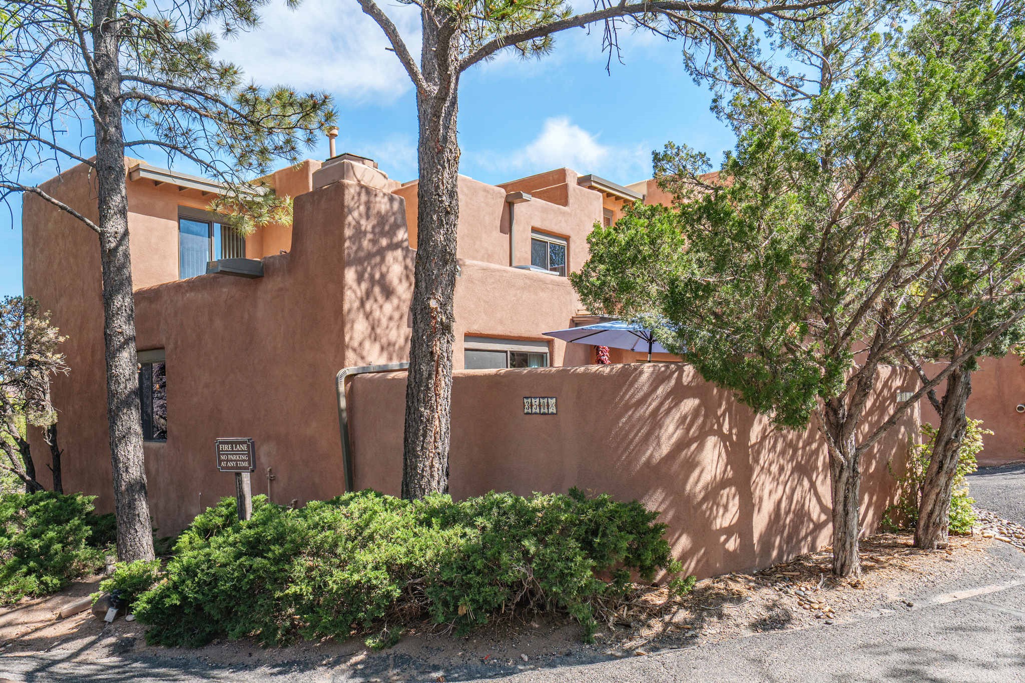 350 1/2 Calle Loma Norte