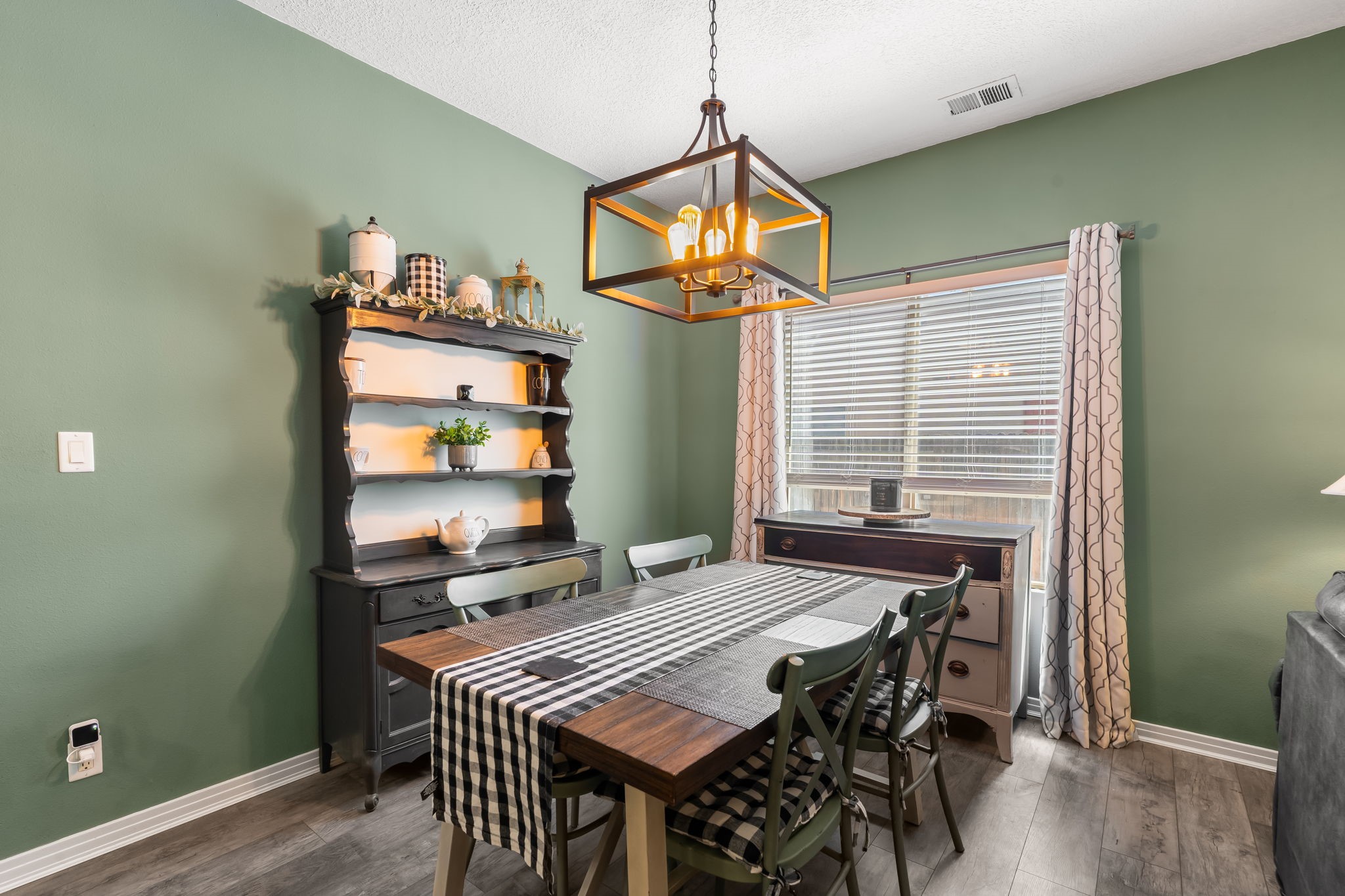 4453 Contenta Ridge