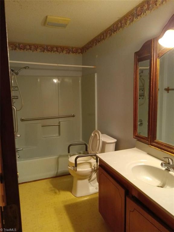917 Lake Drive 9