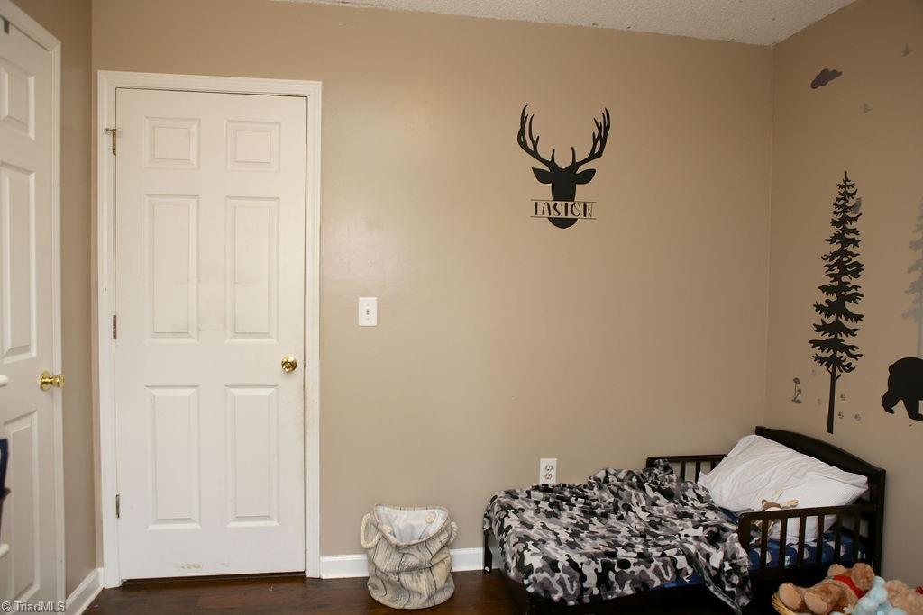 5 Stones Throw Court