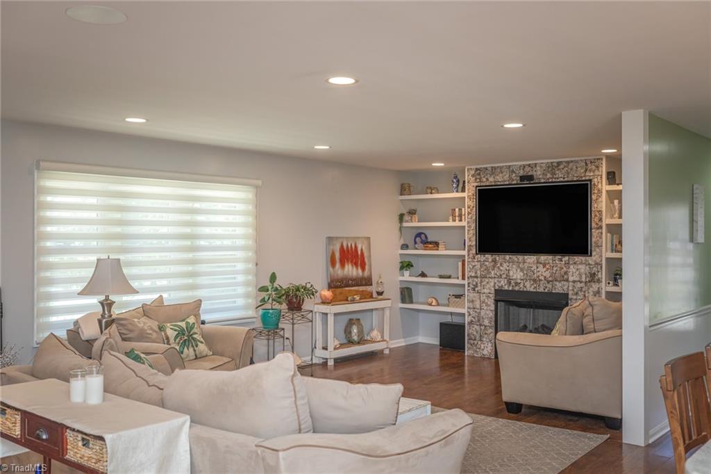 1001 Springwood Lane