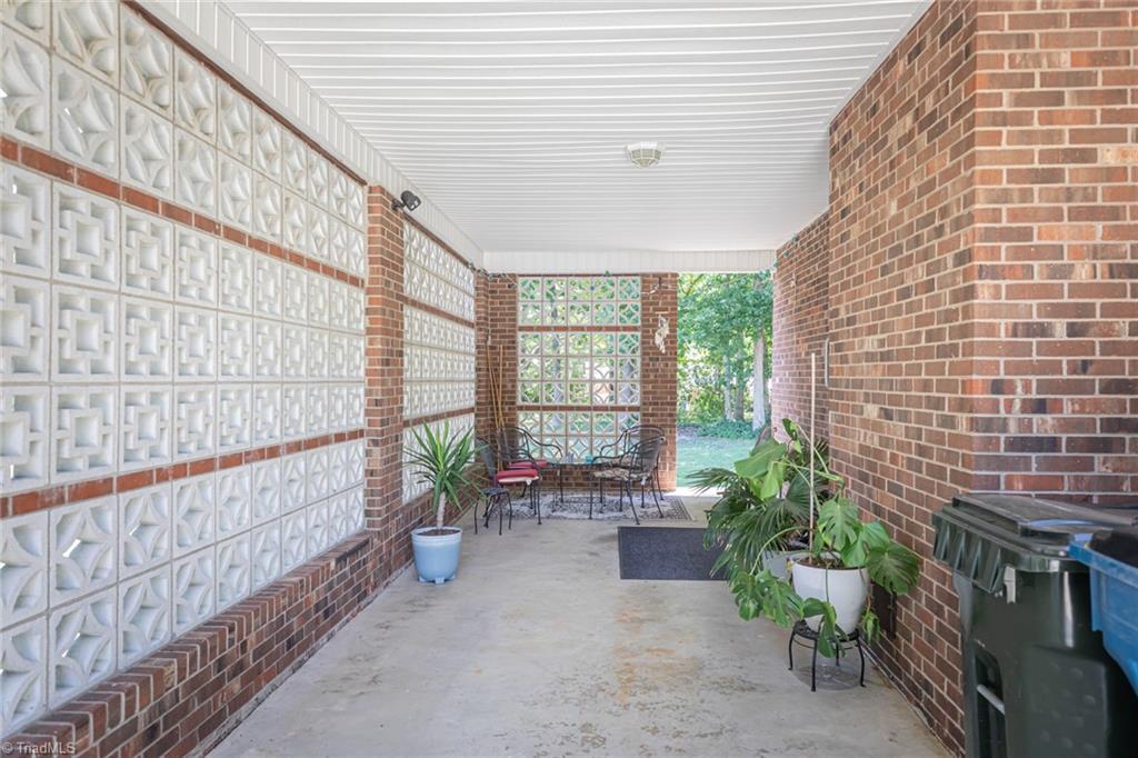 1001 Springwood Lane