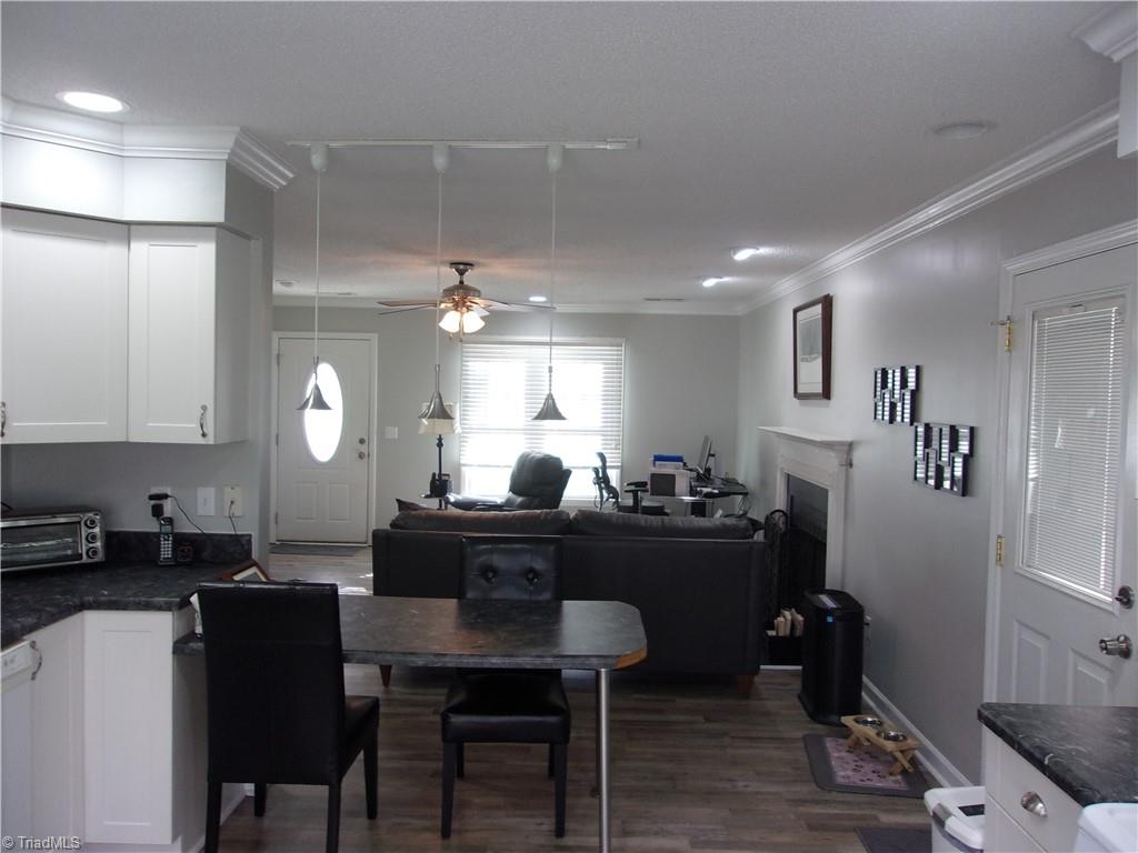 2511 White Fence Way