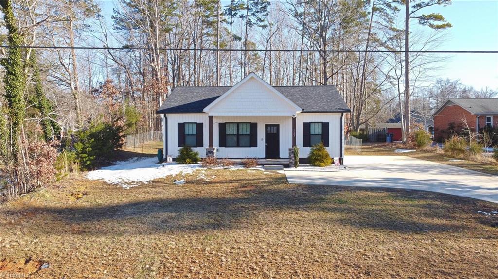 1123 Black Road