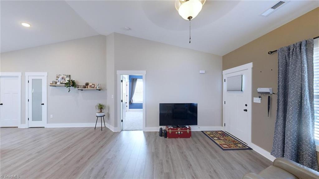 1123 Black Road