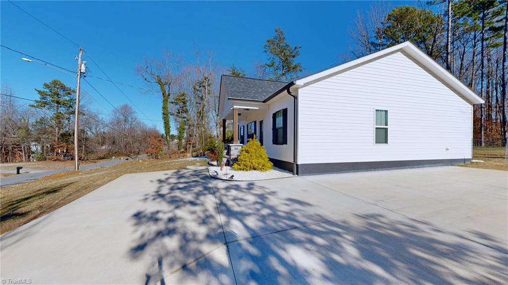 1123 Black Road