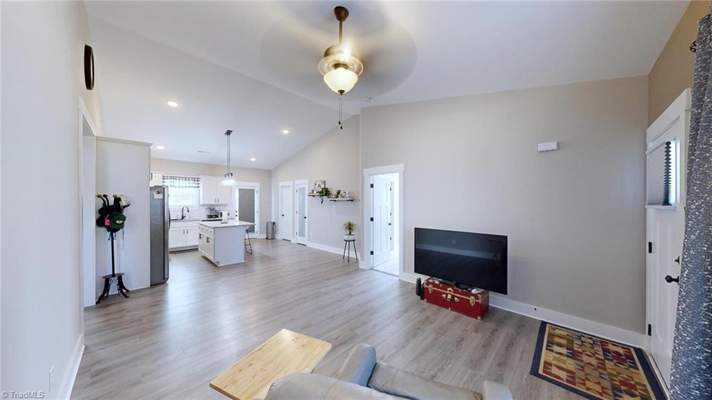 1123 Black Road