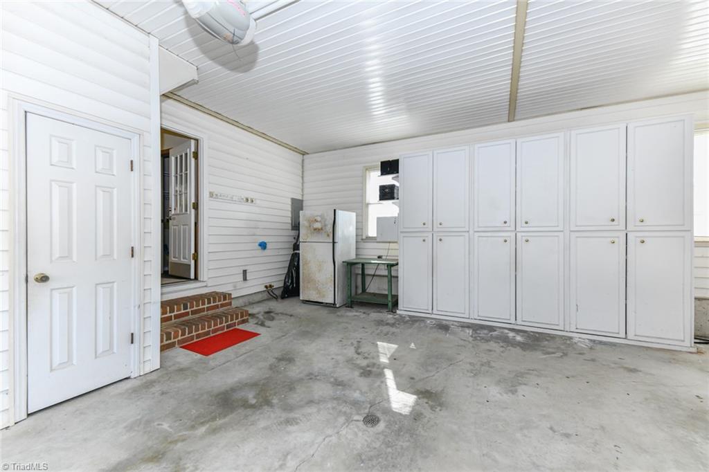 3725 Lynn Oaks Drive