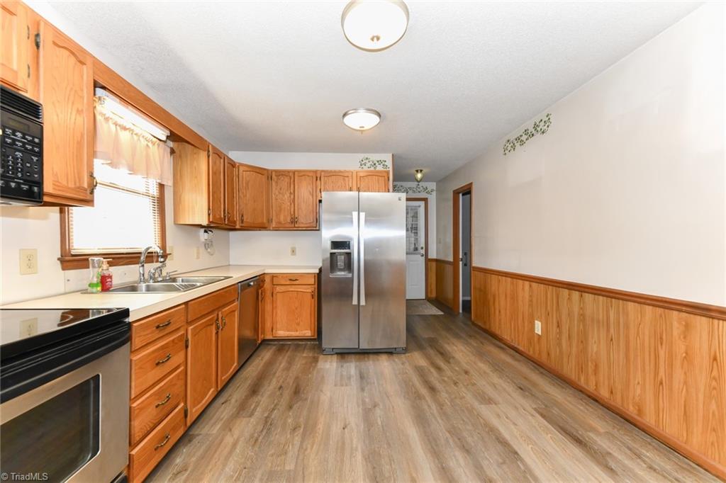 3725 Lynn Oaks Drive