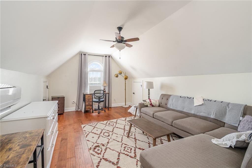 3827 Tarmac Drive
