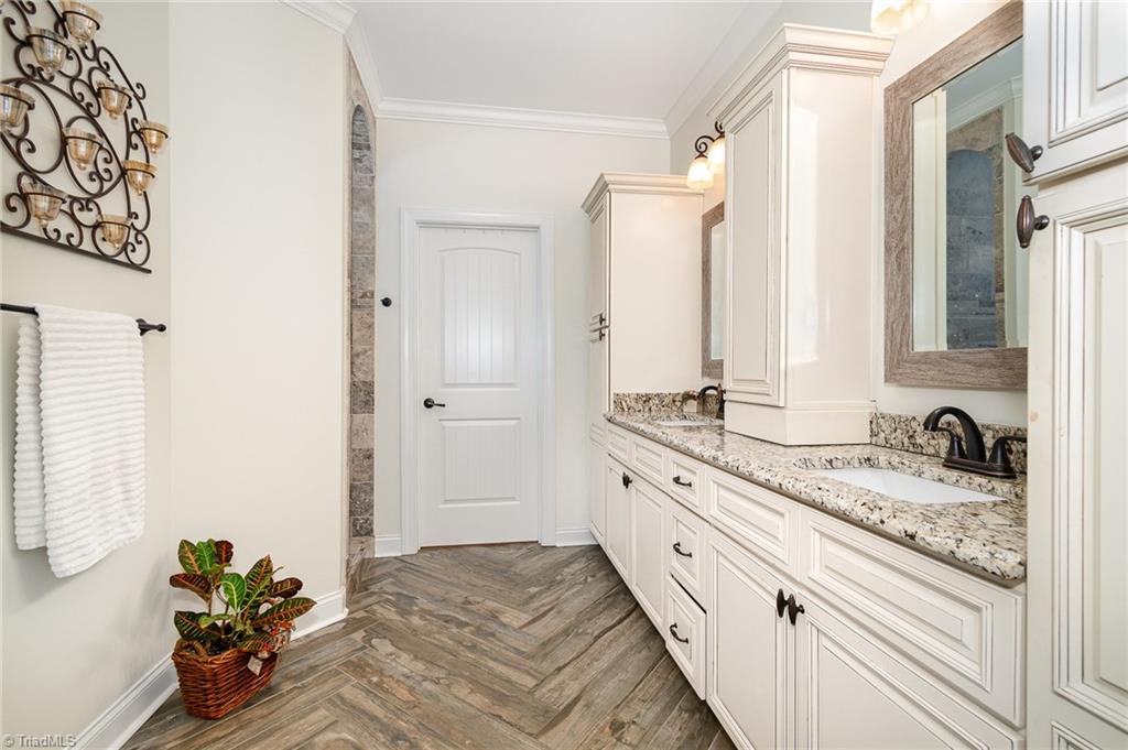 3827 Tarmac Drive