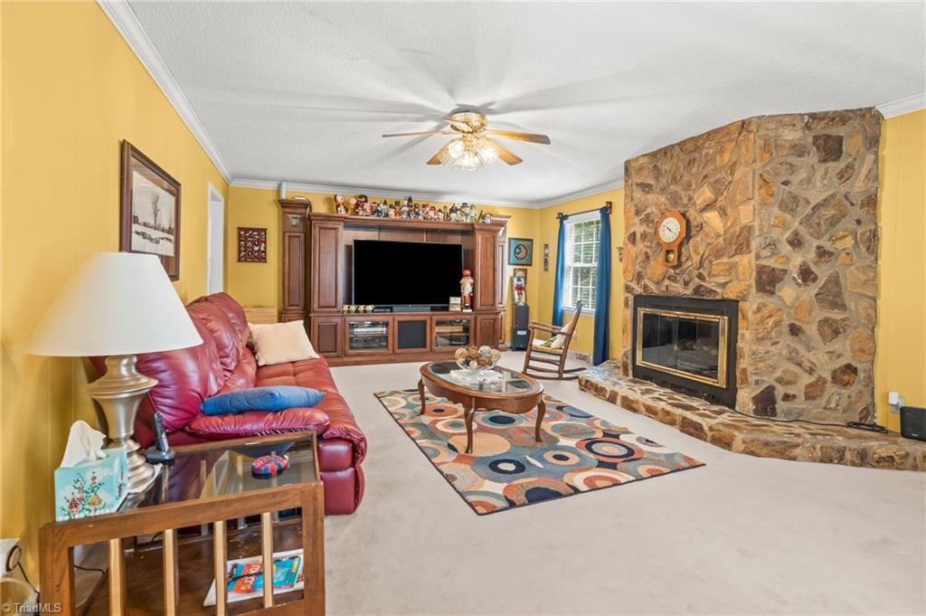 3866 Creekview Drive