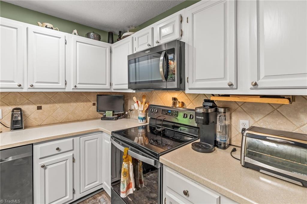 3866 Creekview Drive