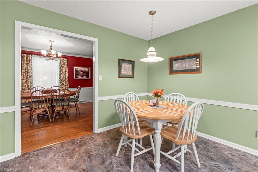 3866 Creekview Drive