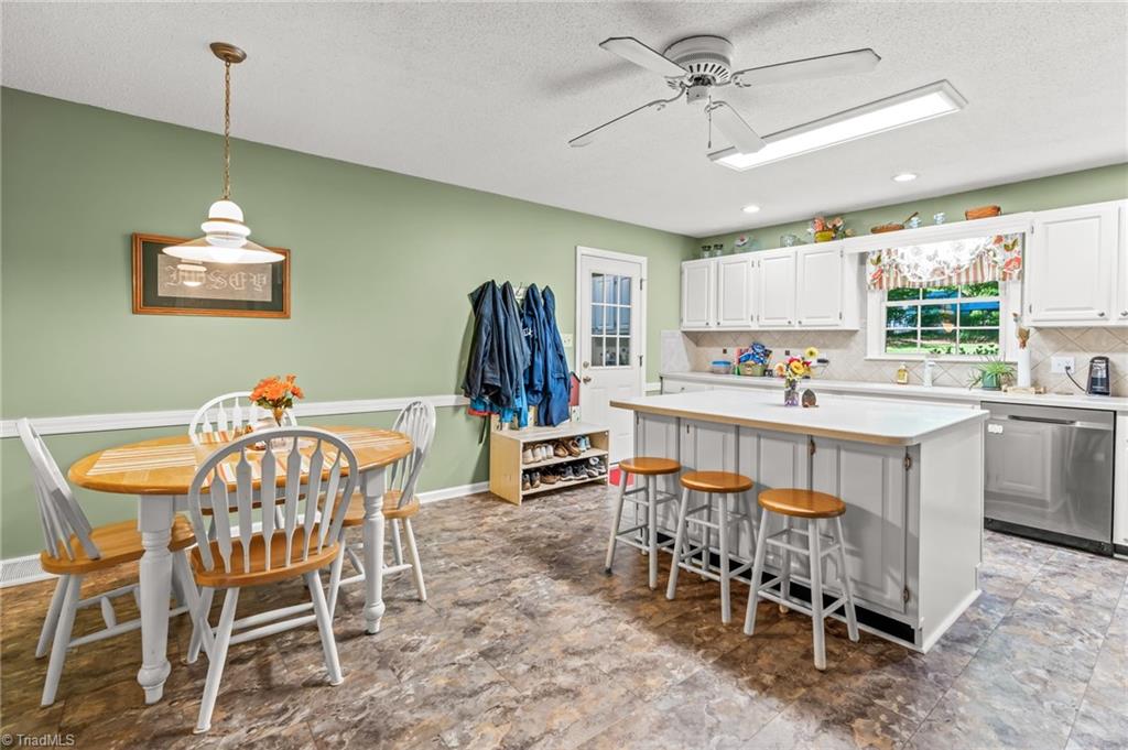 3866 Creekview Drive