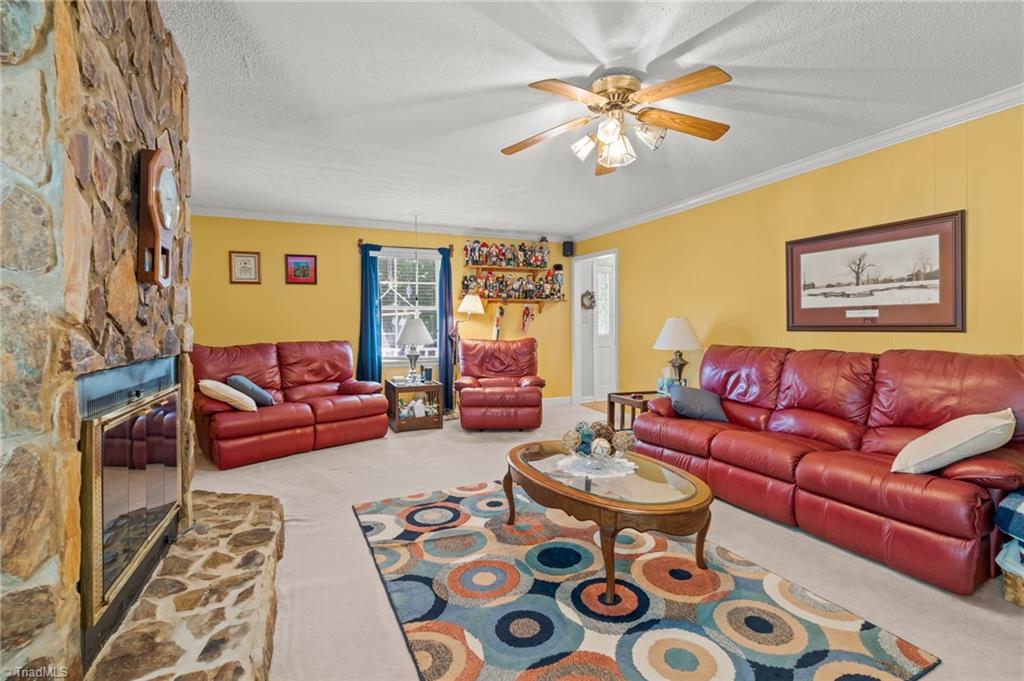 3866 Creekview Drive
