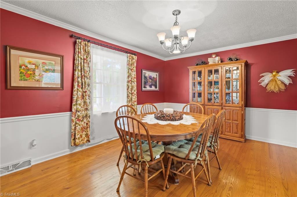 3866 Creekview Drive