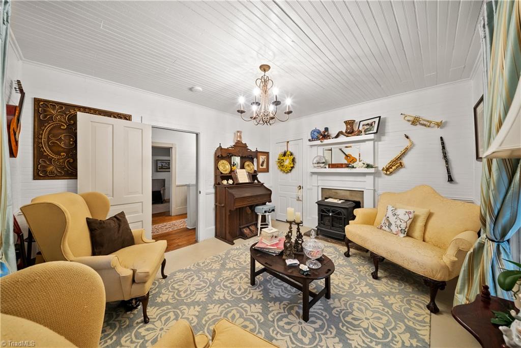 216 W 2nd Street