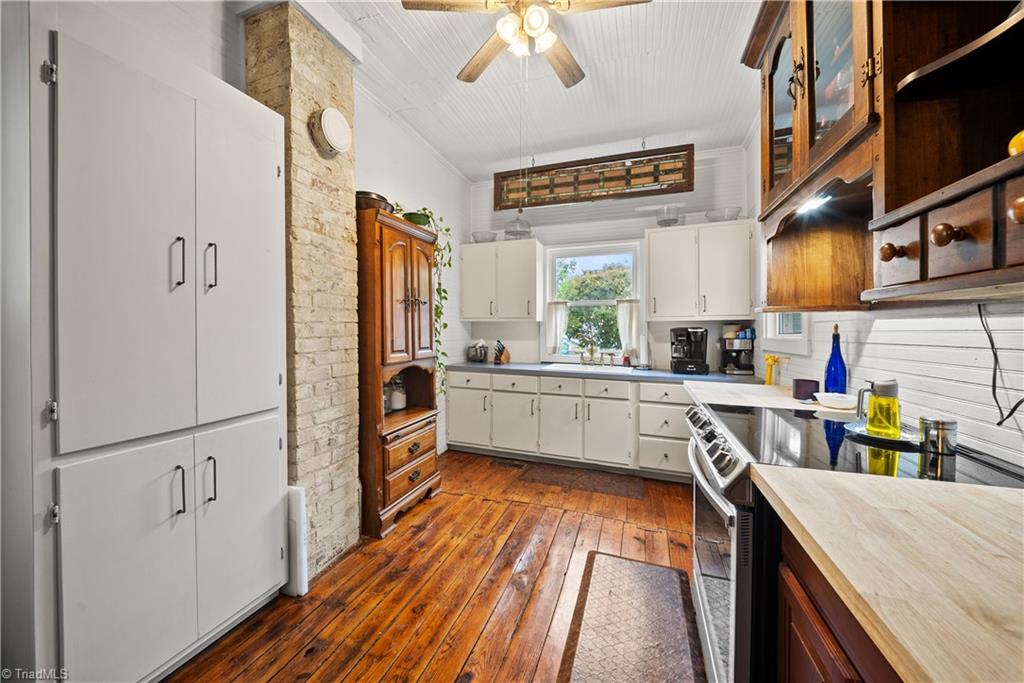 216 W 2nd Street