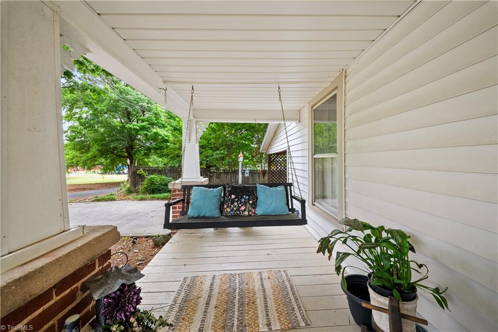 216 W 2nd Street
