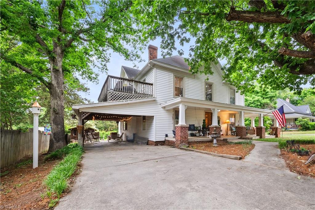 216 W 2nd Street