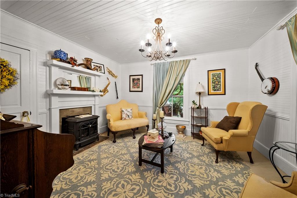 216 W 2nd Street
