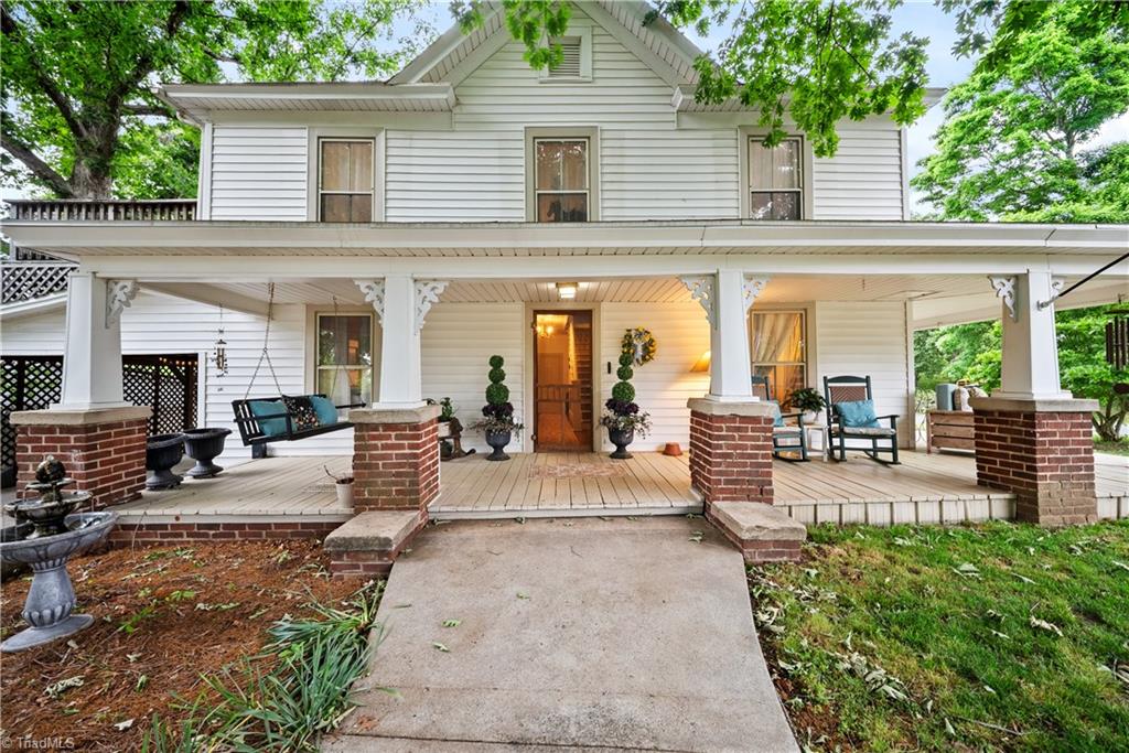 216 W 2nd Street