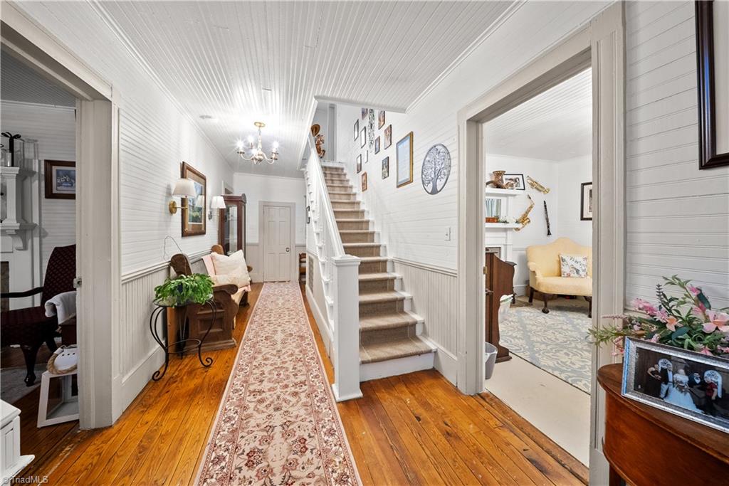 216 W 2nd Street