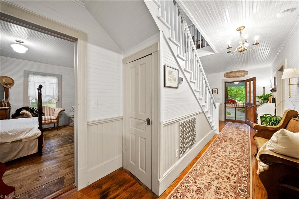 216 W 2nd Street