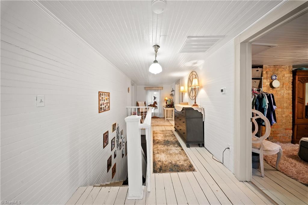 216 W 2nd Street