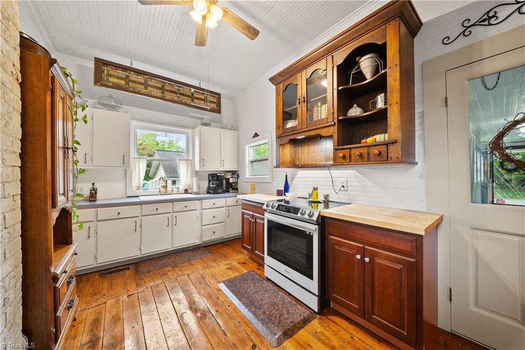 216 W 2nd Street
