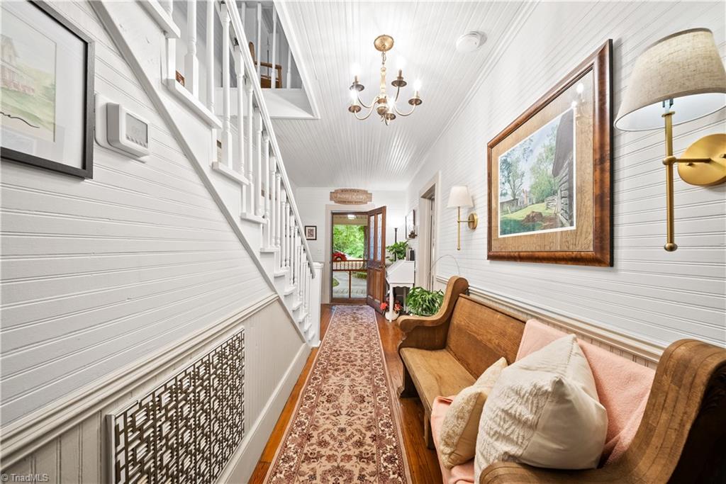 216 W 2nd Street